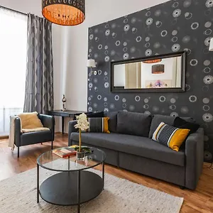 https://deluxe-bella-home-next-to-the-new-york-cafe.inbudapesthotels.com