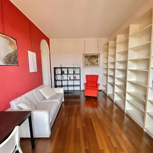 https://grazioso-appartamento-nel-cuore-del-tran-tran-di-milano.italymilanhotels.net
